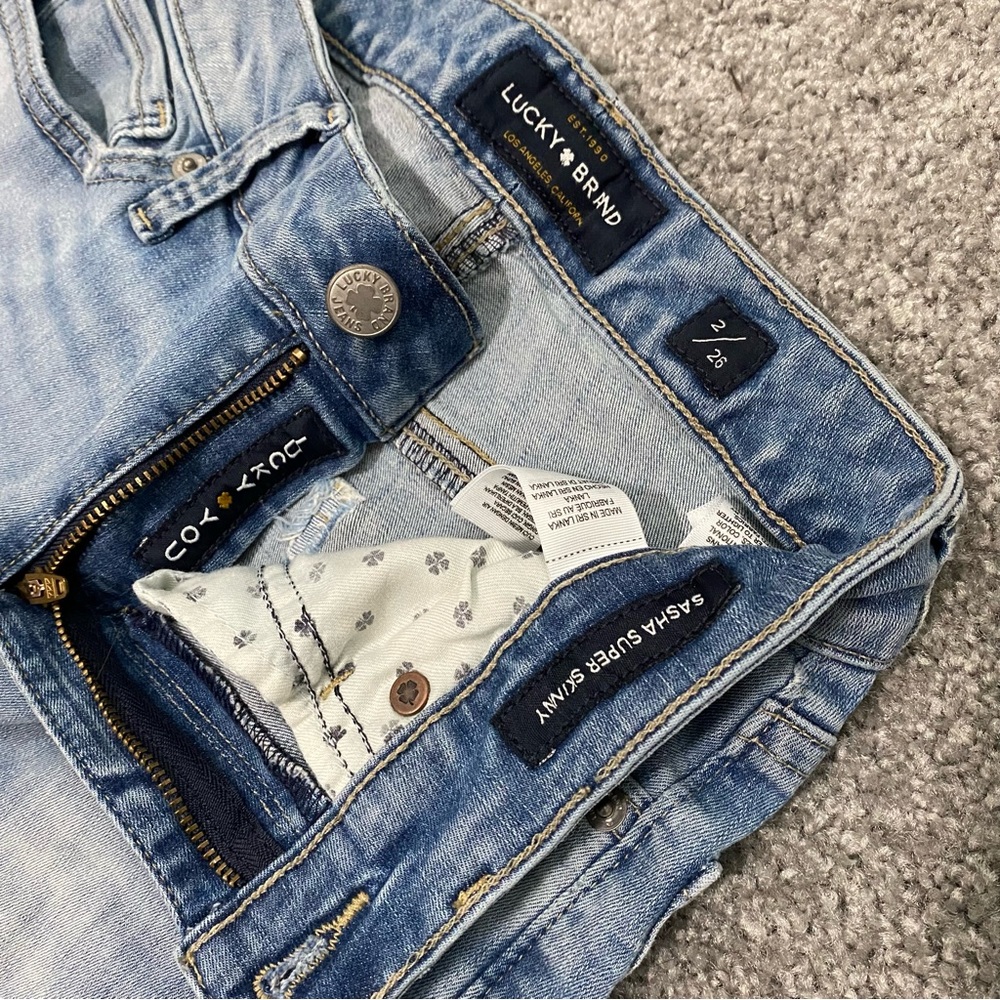 Lucky Brand Jeans - light wash slightly distressed sasha super skinny
